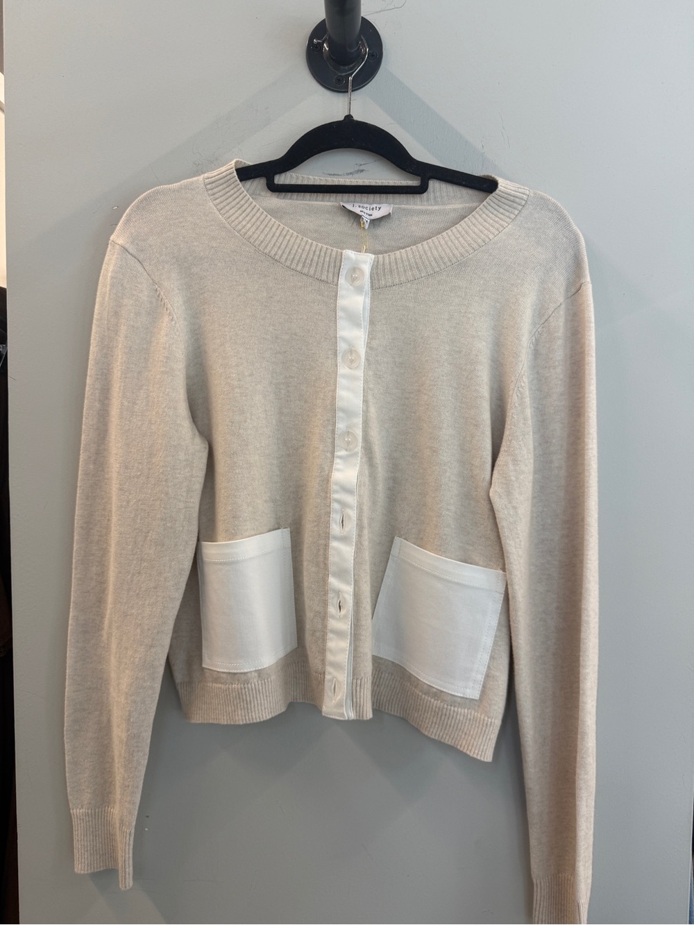 Women's Cream Button-Front Cardigan with Contrast Pockets